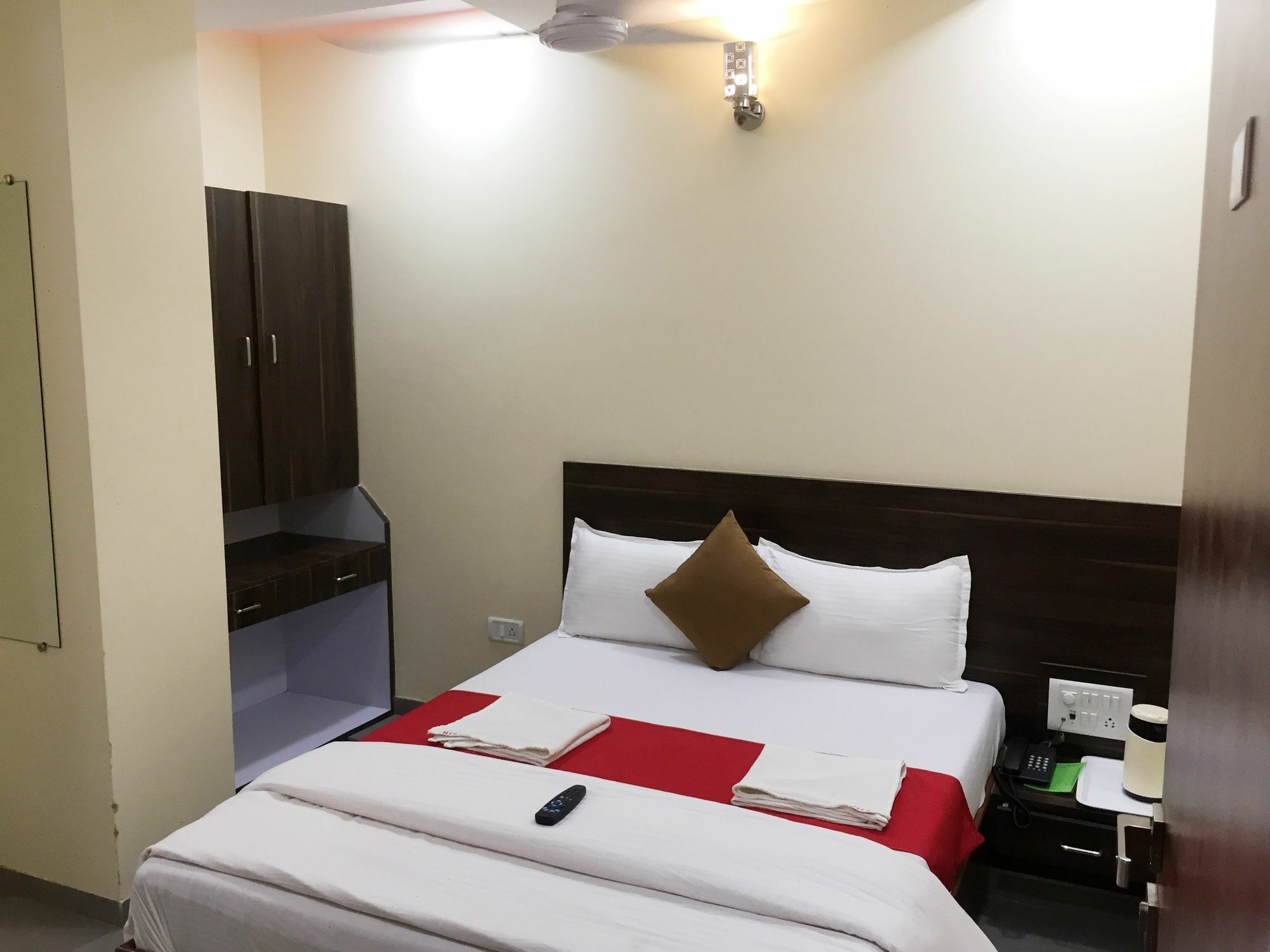 Terminus Square Hotel Kurla Luaran gambar