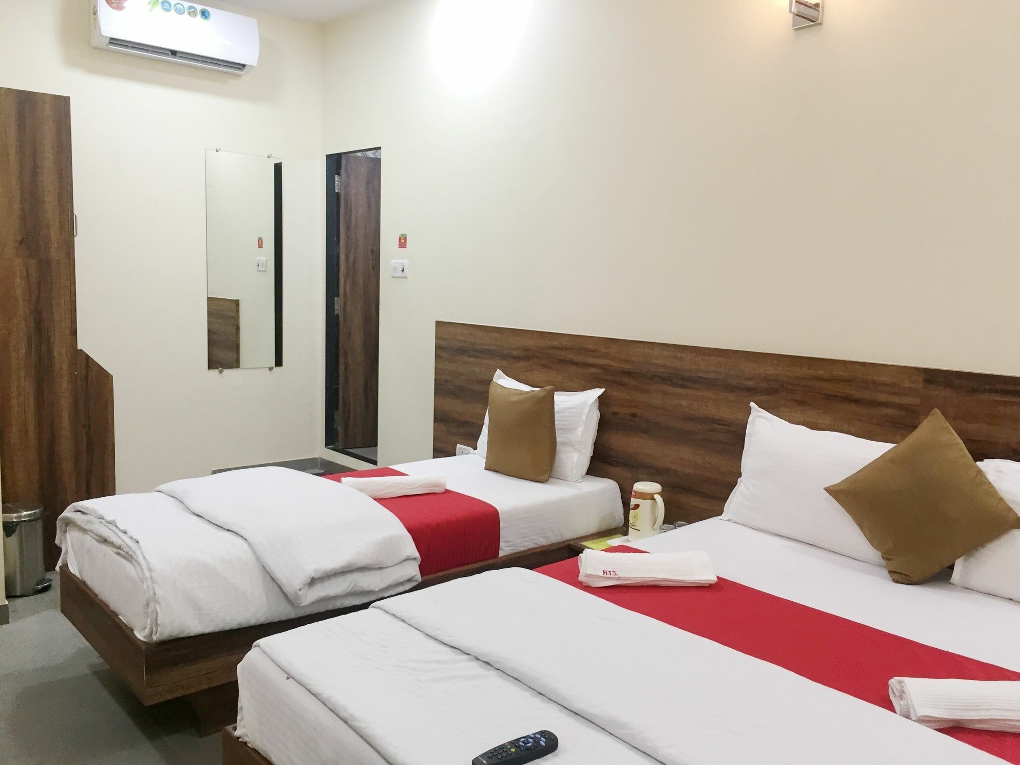 Terminus Square Hotel Kurla Luaran gambar